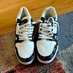 Louis Vuitton men shoes!!